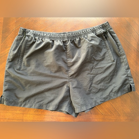 NIKE  Black Athletic Short women size L (12-14) - Picture 1 of 6